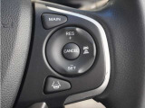 ◆アダプティブクルーズコントロール◆予め設定した車速内でクルマが自動的に加減速。前走車との適切な車間距離を維持しながら追従走行します。【LKAS】車線維持支援システムでステアリング操作を支援。