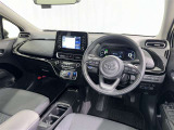 運転席まわりです。 各操作スイッチは使いやすい位置に配置されてます。