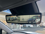 「デジタルインナーミラー」車両後方のカメラの映像をインナーミラー内のディスプレイに表示。カメラの映像なのでとても見やすくて安全です!もちろん通常のミラーモードにも切り替えれます!