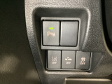 運転席脇のクラスタースイッチ部分にはパーキングセンサー、その他走行系スイッチを集中配置しております。