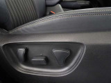パワーシート搭載。微妙な調整が手軽にでき、ピッタリのポジションで運転することが可能です。