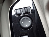 【電動格納ドアミラー】狭い駐車場で便利な電動格納ドアミラーが付いています。