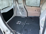 セカンドシートを収納すると広い荷室が確保できます
