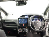 オシャレなインテリアで運転する気分も盛り上がりますよね^^