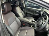 運転席には、シートリフターが付いております☆ 前後のスライドに加えシートの高さも変更出来ますのでどなてでも運転し易いポジションを取れます