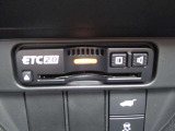 ETC装備車です、これさえあれば高速道路も楽々通行できます。お出掛けするのが好きな方には欠かせない装備です!