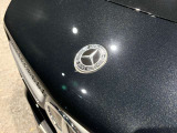 認定中古車はお車の経過年数や走行距離により1年もしくは2年間保証を付帯しております。「認定中古車保証」はメーカー保証です。全国のメルセデス正規販売店で保証を受けることができます。