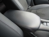 運転席にもアームレストがついています。