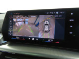 リアビューカメラ。ガイドラインとパークディスタンスコントロールで安全に車庫入れ可能。