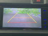 駐車時の安全性を高めるバックモニター。ガイドライン表示で、狭い場所でもスムーズに駐車できます。後方確認が楽になります。