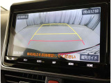 バックガイドモニターで、後方を確認しながら安心して駐車することができます。運転初心者も熟練者も必須の機能ですよ!