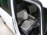 程よい硬さとホールド性が高いシートで長時間運転も快適です。