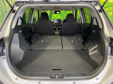 普段のお買い物や通勤、送迎等に十分な荷室スペースを確保しております。セカンドシートを倒すと、大きな荷物の積載も可能です♪