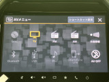 音楽やラジオなどの選択肢が画面上に並び、使いたい音源を見つけやすい構成です。複数の再生方法を選べるため、日常の移動中も好みに合わせて音声を楽しめます。
