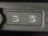 【USBポート】USBポートも装備されています!スマートフォンのオーディオに連携も可能です。今や欠かせない装備の一つです!そして、充電用は急速充電に対応しているtype-Cとなっています♪