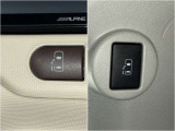 電動スライドドアの開閉スイッチです!車内2カ所にあって、運転席からも後部座席からも操作ができてとっても便利ですね♪