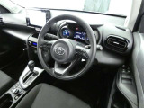 【運転席まわり】・・・ハンドルやシートなども隅々までクリーニング済み。キレイな車内でドライブがより一層快適にお楽しみいただけると思います。