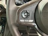 ステアリングにオーディオ操作スイッチが付いています。オーディオ画面に直接タッチしなくても操作が出来ますので、運転に集中できます。