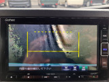 【リヤカメラ・トップビュー】真上からの映像で後方を確認でき、後退駐車や狭い場所での車庫入れも安心です。