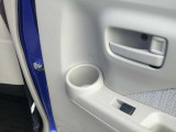 リヤドア専用ドリンクホルダー付き