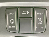 【両側パワースライドドア】スマートキーや運転席のスイッチで後席両側スライドドアの開閉が可能♪電動だから力を入れてドアを開ける必要が無く、小さなお子様でも簡単に開け閉めでき快適です♪