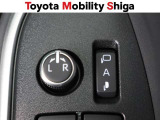 駐車時に便利なスマ-トキ-連動オ-ト格納式ドアミラーを装備しています。施錠すると自動的にドアミラーを格納する便利な機能です!