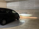 LEDヘッドランプです。十分な明るさを保ちつつも消費電力が少なく、バルブ寿命も長いのが特徴です。瞬時にMAXの光量を発揮するのもLEDならではです。☆フォグランプも装備☆