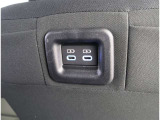 充電用USB端子付き。スマートフォンなどの充電に便利です。