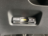 ETC2.0装備車です。高速道路の渋滞情報や静止画像提供などをナビとリンクして画面でお知らせします。また、高速道路の一時退出対象インターでは料金据え置きで一時退出もできます。