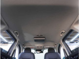 【天井】シミや垂れ、タバコ焦げなどございません。キレイな状態が保たれており、ご納車前にも丁寧にクリーニングさせていただきます。