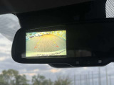 ルームミラーにバックビューモニターが映るので楽々駐車