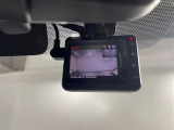 【ドライブレコーダー】映像・音声などの運転中の記録を残します。事故などを起こした起こされた時の証拠になりえますので、もしも時でも安心ですね。
