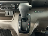 オートマチックシフトレバーは、手になじみ操作しやすい形状で安全運転にもつながります♪