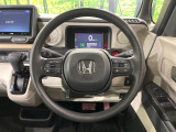 インテリアに合わせたデザインのステアリングは、運転される方のことも考え、運転しやすい形状、大きさです。是非一度、実際に触ってお確かめください。