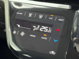 オートエアコンで温度を設定するだけで快適な車内環境を維持することができます!