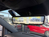 デジタルルームミラーが後方の映像確認をサポート。乗員や荷物を載せた際の後方確認にも役立ちます。