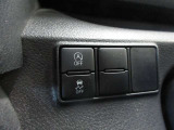 雪道などでのスリップを電子制御で少なくするトラクションコントロールと横滑り防止装置付です。
