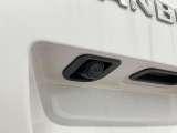 【バックカメラ】 駐車時に車両後方の様子を見ることができるので、運転の不安を軽くします。