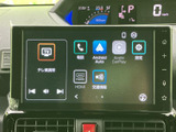 タッチ画面にテレビや電話、Android Auto、Apple CarPlayなどの項目を表示。視認しやすい画面で、地図や音楽の利用など日々の移動をサポートします。