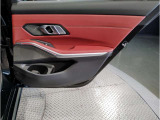 当社BMW認定中古車は全車保証付きでございます。また保証料金や整備費用はお見積書内の諸費用・税金に追加計上する事はございません。認定中古車保証付きのお支払総額でお見積りご依頼の上、他店とお比べください
