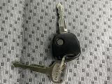 【キーレス】少し離れた場所からでもボタン一つでドアの開錠・施錠ができるのでとっても便利!ドアの鍵穴周りに傷をつけることもありません♪