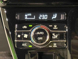 車内空調は&rdquo;AUTOエアコン&rdquo;にお任せ。運転に集中出来ますよ!