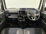 【インパネ】運転のしやすさを最優先に設計された見晴らしの良いフロントビュー。車両間隔が掴みやすく狭い道でも安心♪「安全」と「品質」を最優先に、安心してお乗りいただけるクルマを提供いたします。