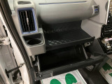 高速道路に乗るときは必需品です。有料道路の料金をキャシュレス ノンストップで通過できます。ETCカードは現在使用中のもので大丈夫です。