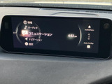 画面にはナビゲーションやオーディオなどのメニューが表示され、目的に合わせて項目を選べます。Android AutoとApple CarPlayの表示もあり、日々の移動に便利です。