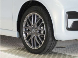 ◆純正アルミホイール装着車◆これで足元まわりも、おしゃれにきまります!