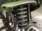 お車を安心してお乗りいただく為には、足回りの定期点検が欠かせません。サービスサポート(有償保証)では無料点検もご提供しており、安心のカーライフをお過ごしいただけるサポート体制が整っています。
