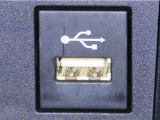 USB端子を装備しております。