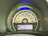 中央に速度計と各種表示がまとまり、運転中に必要な情報を目で追いやすい配置です。表示領域も確認しやすく、走行中の状況把握や停車時の確認に役立ちます。