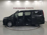 【まるごとクリーニング】シートを取り外し、車内を徹底洗浄。隅々まで丁寧に仕上げています。
